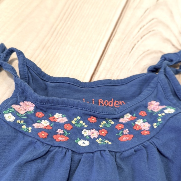 8/$25 Mini Boden Blue Flower Tank Top Size 2-3 Years - Picture 2 of 6